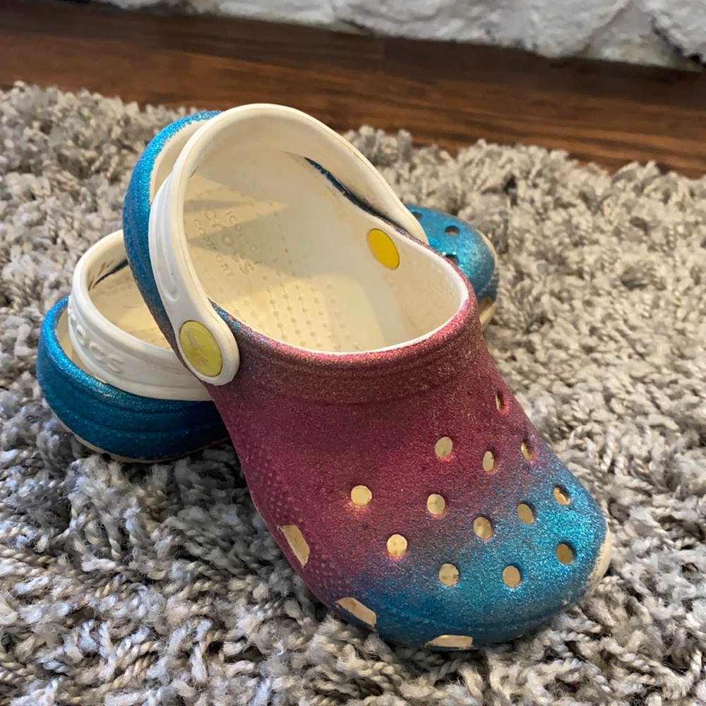 ❤️Toddler size 9 Rainbow Glitter Crocs❤️